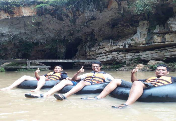 Sensasi Tubing Di Goa Pindul Yang Memesona